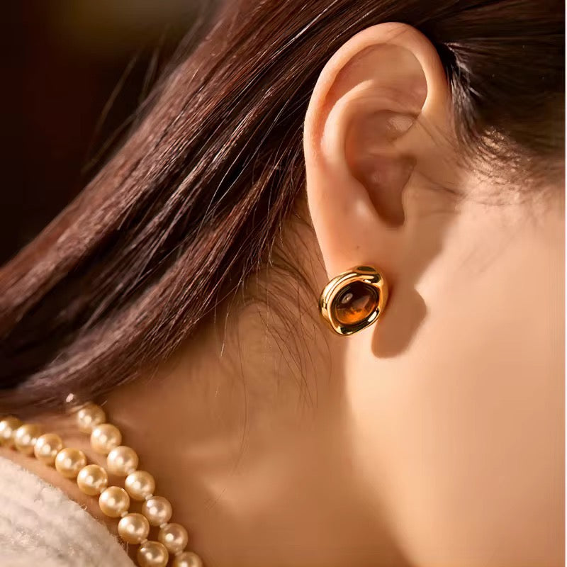 Tigra Studs