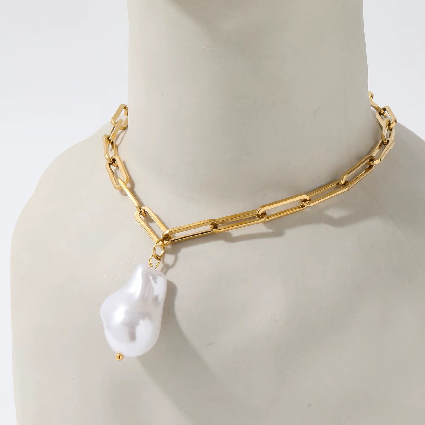 Aveline Pearl Necklace