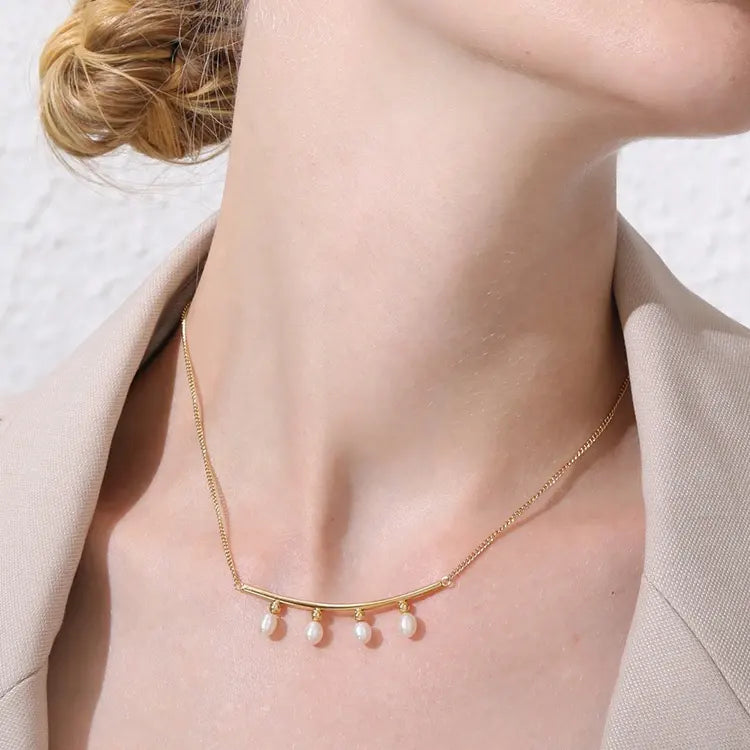 Elara Pearl Necklace