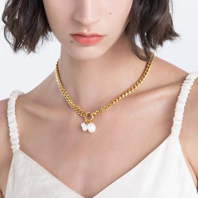 Savvy Necklace