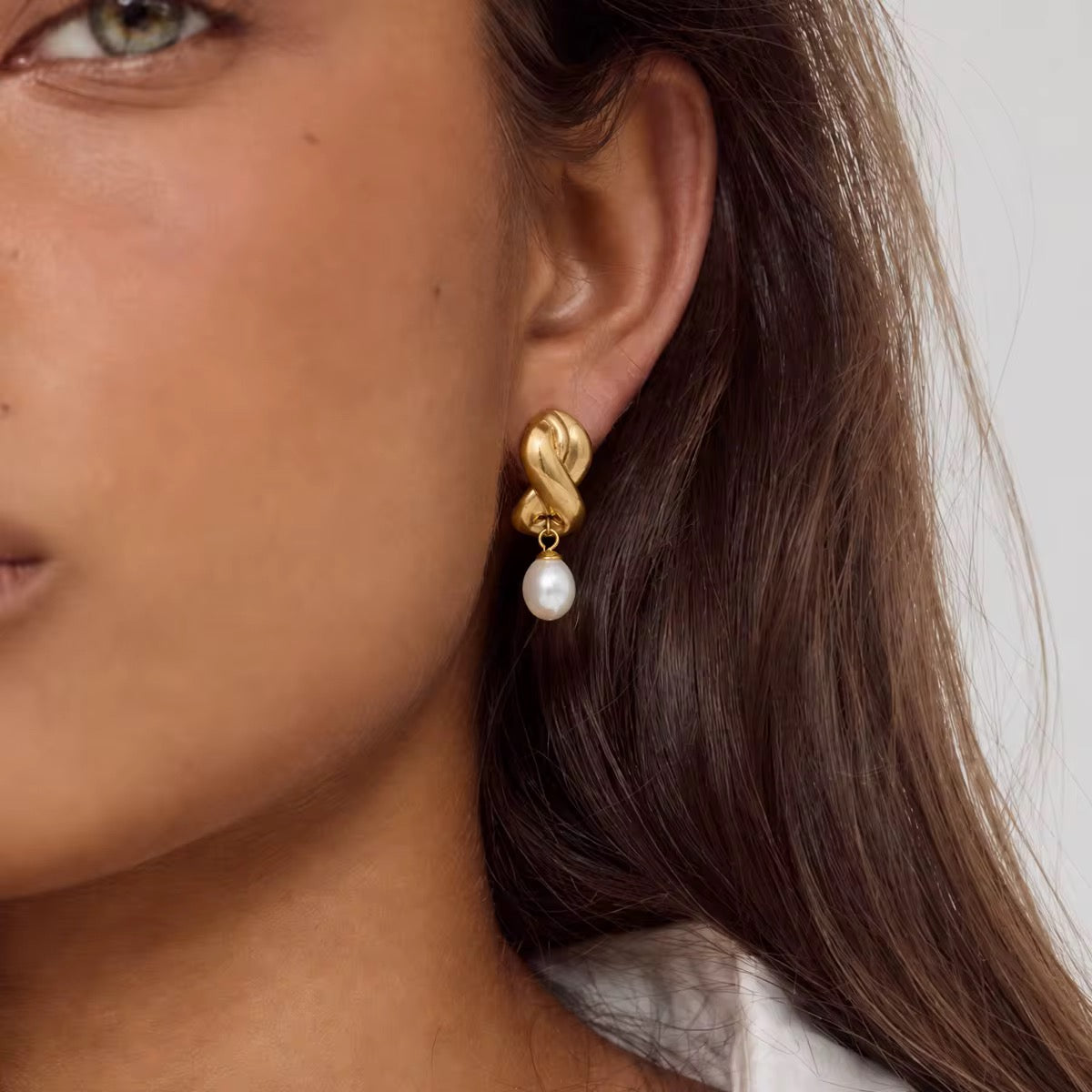 Anida Pearl Earrings