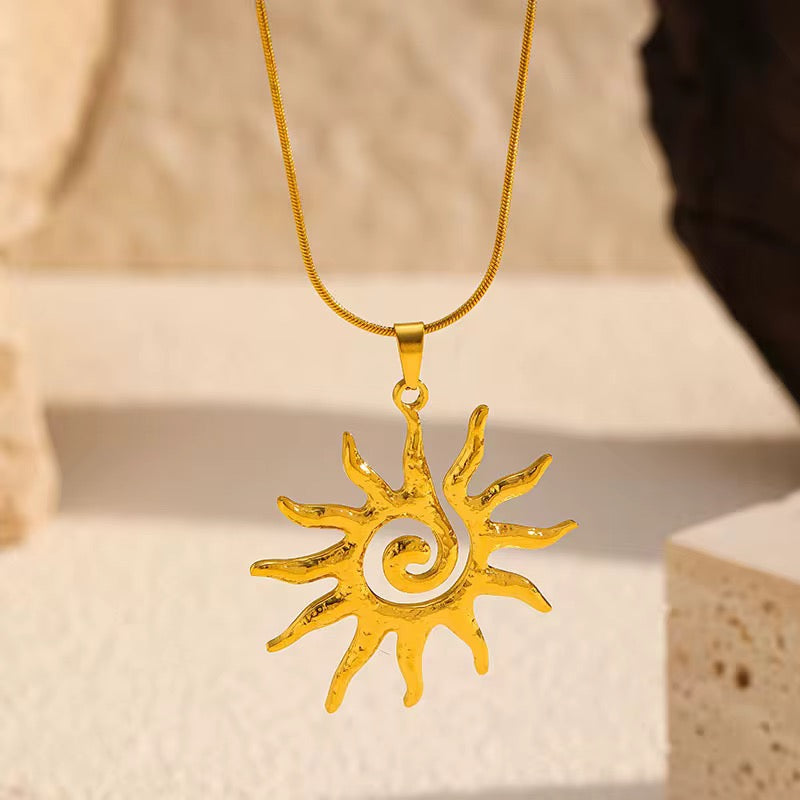 Villa Soleil Necklace