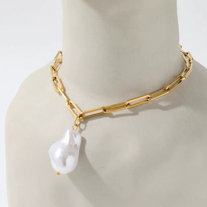 Aveline Pearl Necklace