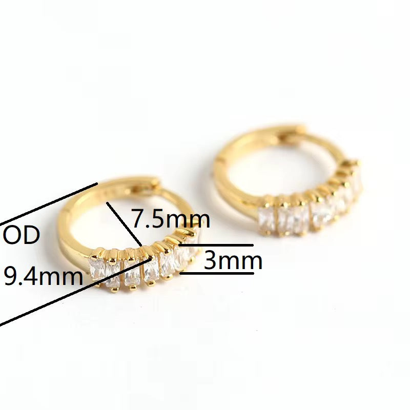 Mini Melania Huggie Hoops